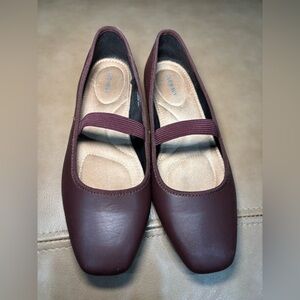 Old Navy Women's Burgundy Mary Jane flats